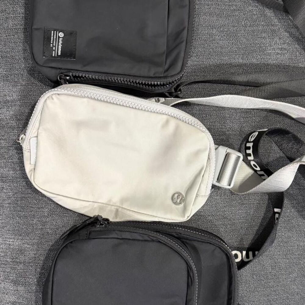 Lululemon Women's Black and Grey Bag
